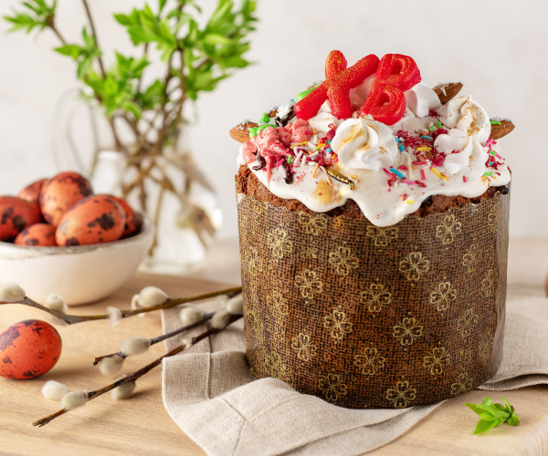 Кулич творожный с изюмом