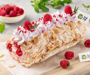 Меренговый рулет с малиной