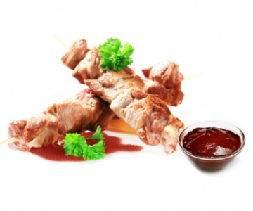 Мини-шашлычки из свинины с соусом BBQ