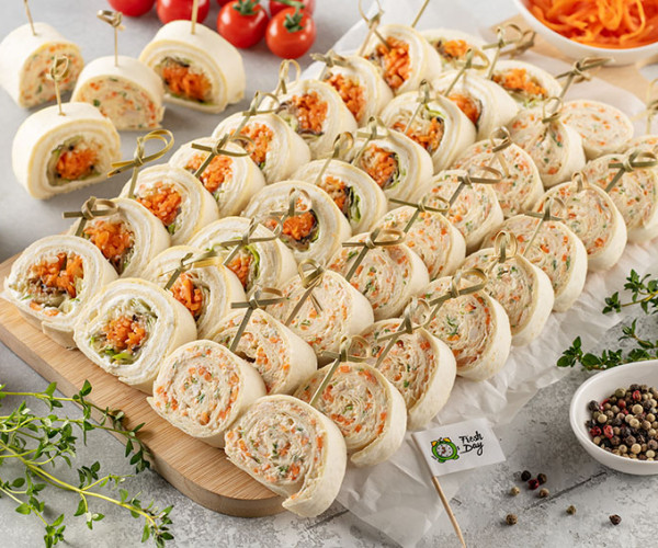 Ассорти рулетиков с овощами и курицей 40 шт.