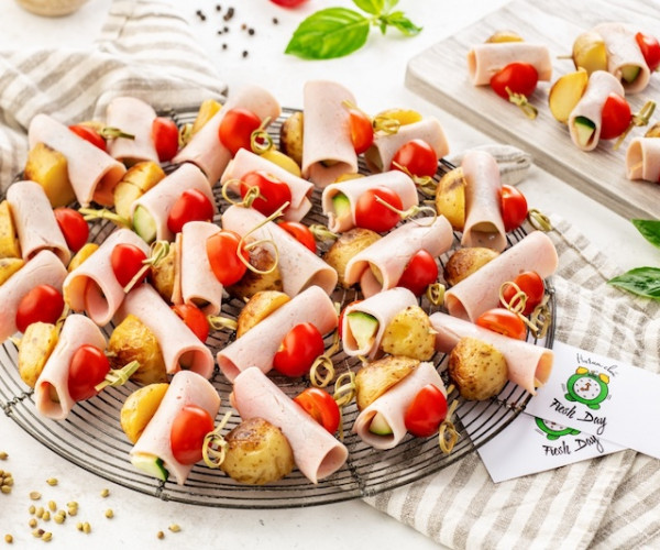 Канапе с карбонадом, картофелем и овощами 28 шт.