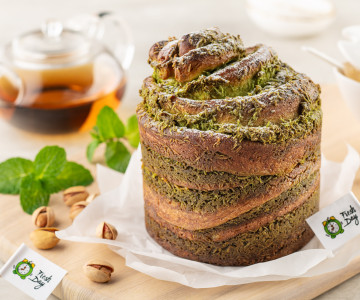 Кулич - краффин с фисташковой пастой