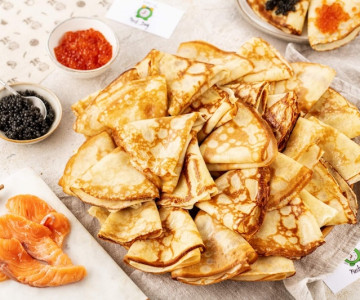 Блины с семгой и икрой 30 шт.